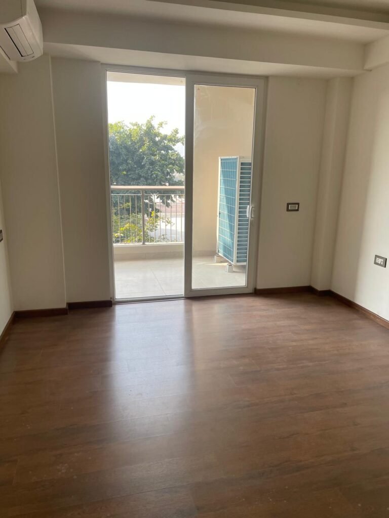 Dlf Builder floor