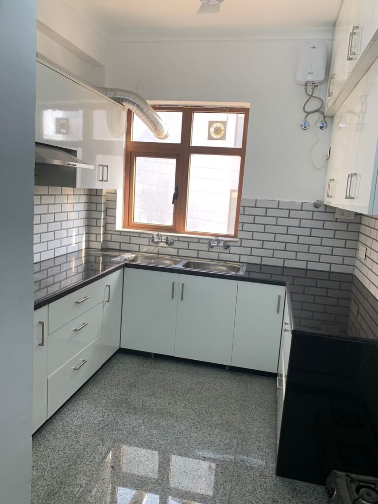 3 bhk floor for rent