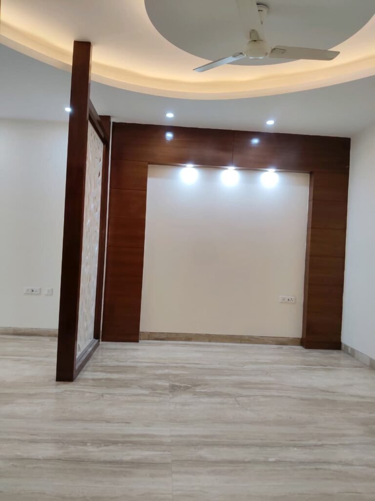 Floor for rent in sector South city 1